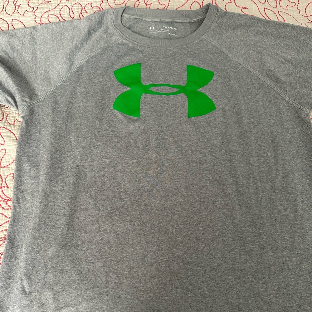 Under Armour Gray and Green Youth XL T-shirt